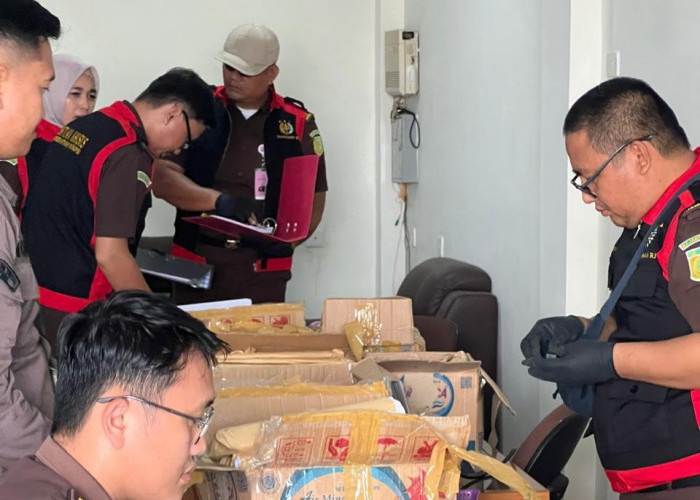 Usut Dugaan Korupsi Rp 3,2 M Pada Proyek SPAM, Penyidik Kejati Lampung Geledah Kantor Rekanan PDAM Way Rilau 
