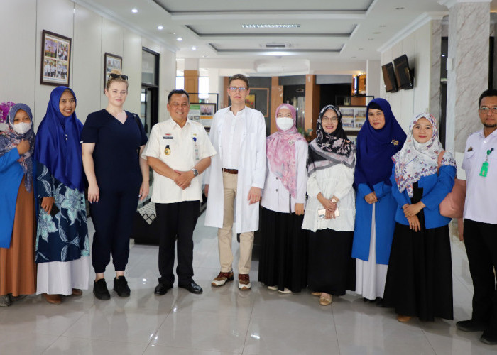 Delegasi Mozavian Academy in Plock Polandia-Tim Umpri Lampung Kunjungi RSUDAM  
