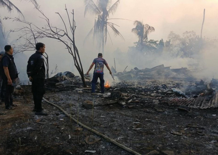 Diduga Korsleting, Toko Meubel di Sukadana Ham Ludes Terbakar 