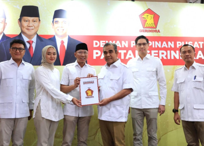 Resmi! DPP Partai Gerindra Serahkan Surat Rekomendasi kepada Rahmat Mirzani Djausal dan Jihan Nurlela 