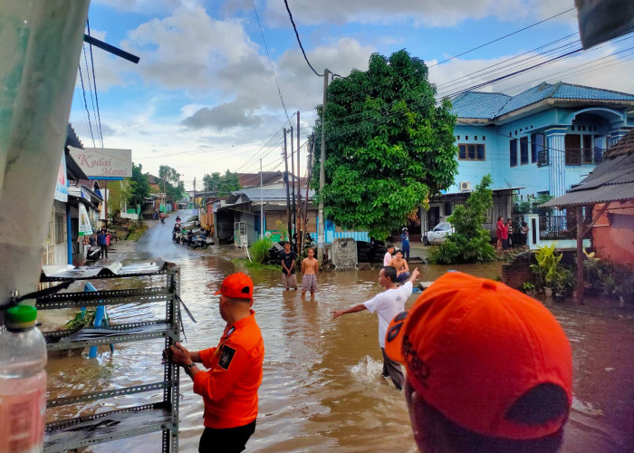 Hujan Deras, Banjir Rendam Dua Wilayah di Bandar Lampung