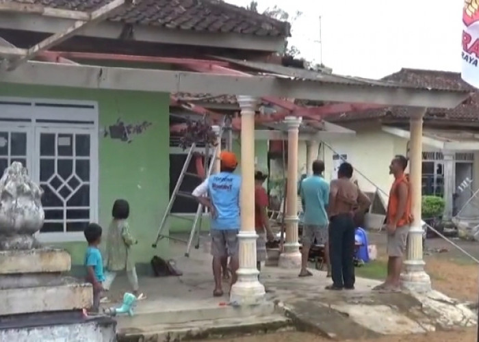 Puluhan Rumah Warga di Desa Toto Mulyo Lampung Timur Hancur Diterjang Angin Puting Beliung