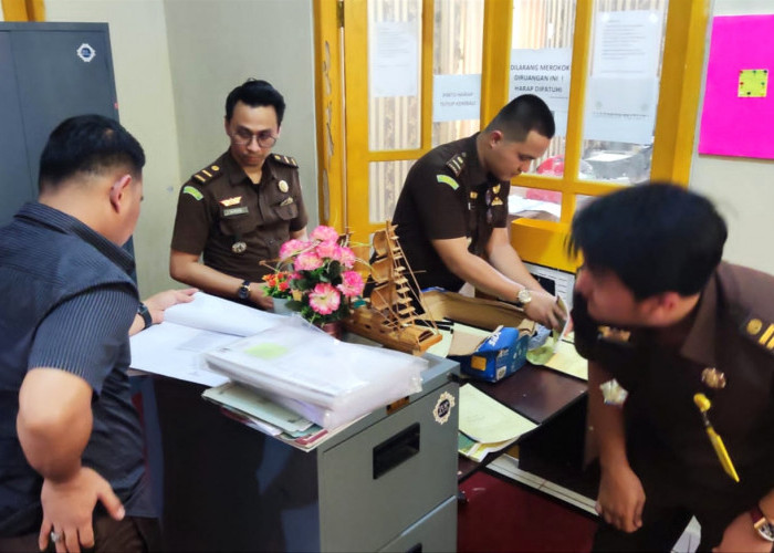 Geledah Kantor Dinas PUPR, Ini yang Ditemukan Jaksa Kejari Lampung Timur 