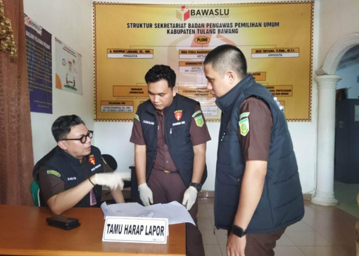 Kejari Geledah Kantor Bawaslu Tulang Bawang, Diduga Terkait Korupsi Dana Hibah Pemilu 2023/2024