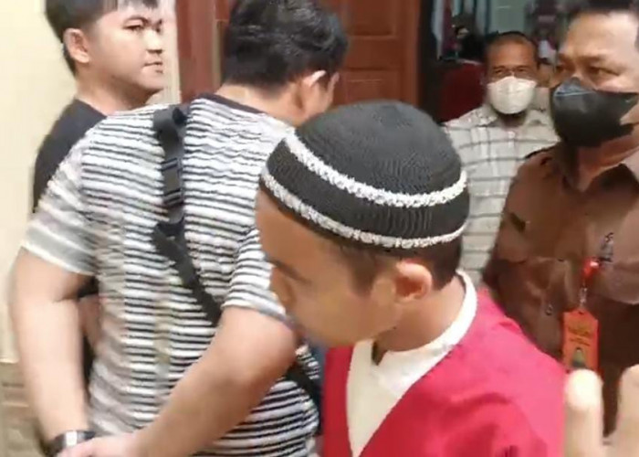 Update Sidang Komika Aulia Rakhman: Pasrah Terima Dakwaan Penistaan Agama 