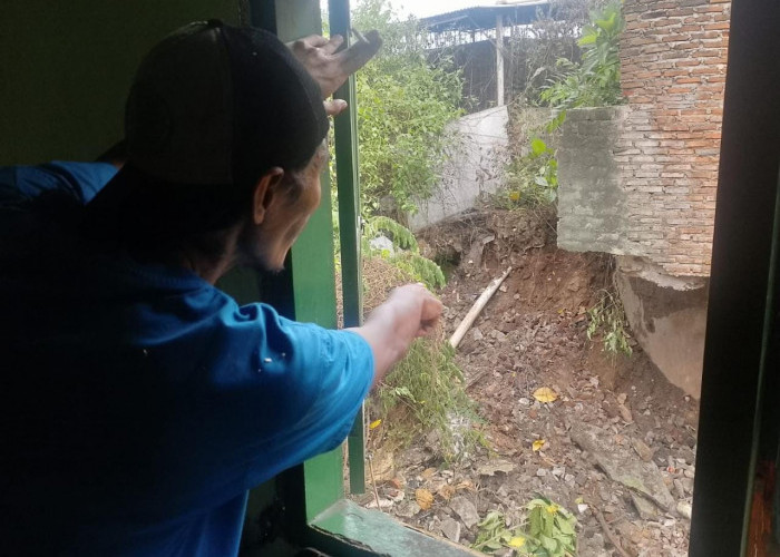 Hujan Deras, Tanah Longsor Terjadi di Bandar Lampung
