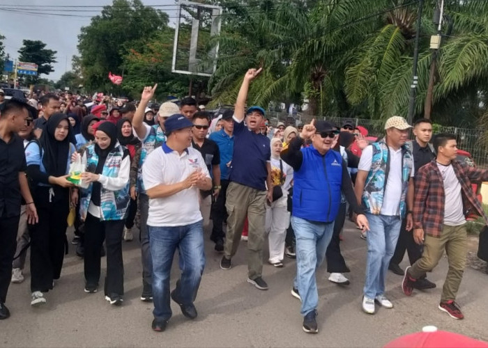 Peserta Senam - Jalan Sehat Penuhi Lapangan dan Jalan Utama Daya Murni Tubaba 