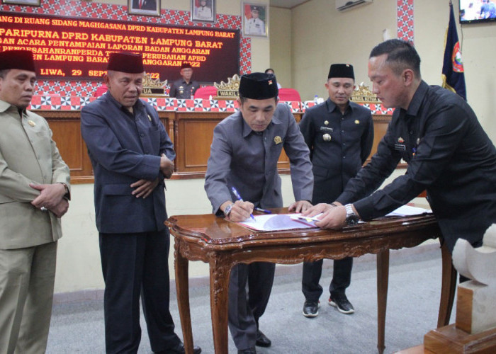 Raperda Perubahan APBD Lampung Barat 2022 Disahkan, Dewan Beri Sejumlah Catatan 