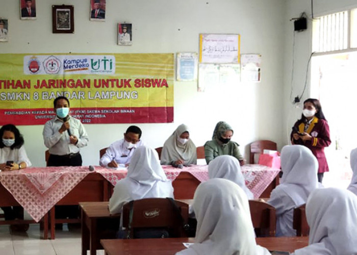 UTI Gelar Pelatihan Rancang Jaringan di SMKN 8 Bandar Lampung 