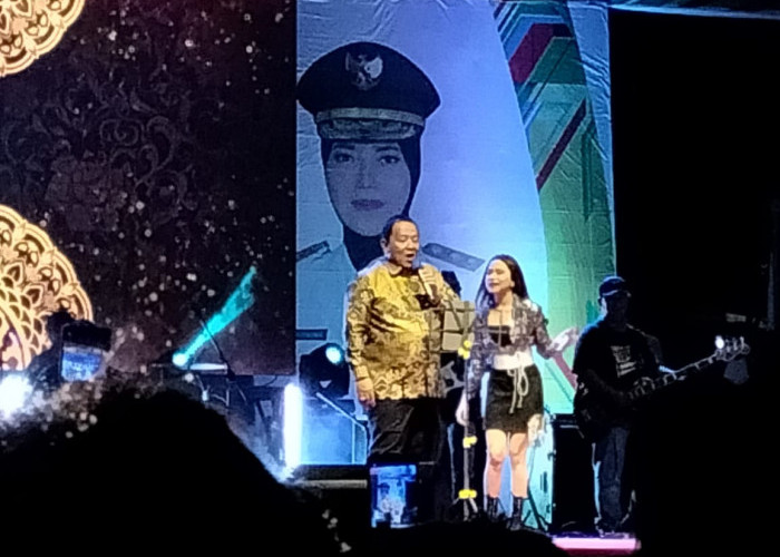 Pukau Pengunjung Lampung Fair, Gubernur Lampung Arinal Duet dengan Rara Lida