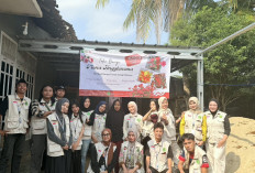 Dukung Kemajuan UMKM Tejosari, Mahasiswa KKL-PPM Universitas Malahayati kelompok 77 Serahkan Banner dan Logo