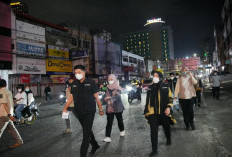 Dampak Erupsi Gunung Anak Krakatau, Bunda Eva Turun ke Jalan Bagikan Masker Gratis