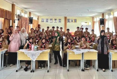Lewat Program EMBEGE, Tim Dosen FK Unila Edukasi Siswa SMAN 1 Gedongtataan