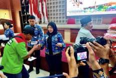 Bunda Eva Salurkan Bantuan Beras dan Zis Ramadhan untuk PPPK Paruh Waktu di Bandar Lampung 