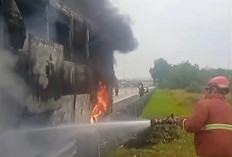 Bus Penumpang Meledak dan Hangus di Tol Bakter, Kerugian Capai Rp900 Juta