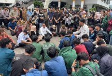 Massa Geruduk DPRD Lampung, Polemik SMA Siger hingga Anggaran Pendidikan Jadi Sorotan