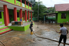Sekolah Terendam Banjir, Siswa SD di Way Halim Bandar Lampung Dipulangkan Lebih Awal