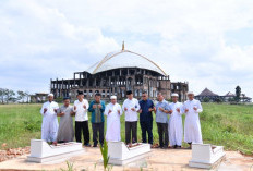 Rektor Universitas Teknokrat Indonesia Pimpin Doa untuk Para Syuhada di Masjid Agung Al Hijrah