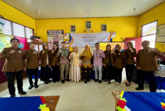 Magister Bahasa Inggris Teknokrat Bekali Guru SD Se-Natar Lamsel Cara Canggih Susun Bahan Ajar Berbasis AI