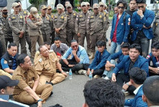 Aliansi Mahasiswa Lampung Geruduk DPRD, Tuntut Kesejahteraan Guru Hingga Transparansi Kasus Korupsi