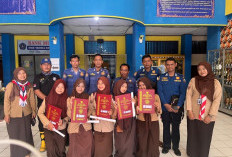 Tak Sampai ke Sekolah, Cinta Ayah Tetap Mengantar: Damkar Ambil Rapor 7 Siswi di Lampung Selatan