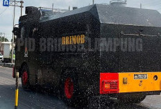 Siram Abu Vulkanik Gunung Anak Krakatau, Brimob Turunkan Rantis