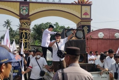 Massa Aksi Desak Pemkab Lampung Tengah Segera Sikapi Status Hukum Sekda