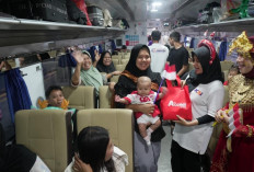 Semarak HUT ke-81 RI, KAI Divre IV Ajak Penumpang Nyanyikan Indonesia Raya dan Lomba Seru di Atas Kereta Api