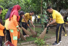 Ratusan Orang Bersih-bersih Rest Area Pekon Wates, Kapolres Pringsewu: Bangun Kebersamaan Lintas Instansi