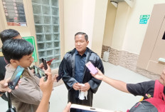 Diperiksa Sebagai Tersangka Dugaan Korupsi Honorer, Sekda Lamteng Welly Adiwantra Dicecar 40 Pertanyaan