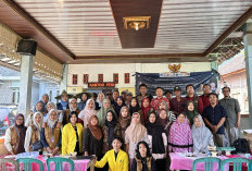 Kolaborasi UT, Itera, dan Unila Hidupkan Mesin Sate Bambu hingga Dorong UMKM di Pekon Paku