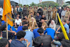 Wagub Jihan Temui Massa PMII di Tengah Aksi, Janji Teruskan Tujuh Tuntutan ke Pemerintah Pusat