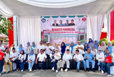 Tebar Kebaikan di Bulan Ramadan, IKA FH Unila Salurkan Ratusan Paket Sembako dan Perlengkapan Shalat