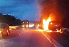 Rugi Ratusan Juta, Mobil Towing Pengangkut Berat Terbakar di Tol Lampung