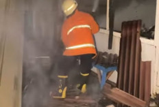 Warung Ayam Geprek di Metro Terbakar, Kerugian Ditaksir Rp30 Juta
