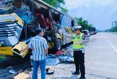 Truk Fuso Oleng Tabrak Bus di Tol Bakter, Sopir Ngantuk Diduga Jadi Pemicu Lakalantas