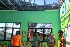 Puting Beliung Sapu Tiga Kampung di Way Kanan, Puluhan Rumah Rusak dan Atap Sekolah Ikut Terbang
