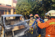 Mobil Pikup di Bandar Lampung Hangus Terbakar 