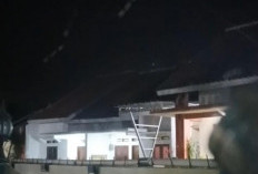 Bikin Mata Perih hingga Tulis Pesan di Debu, Begini Suasana 'Hujan Abu' Gunung Anak Krakatau di Pringsewu