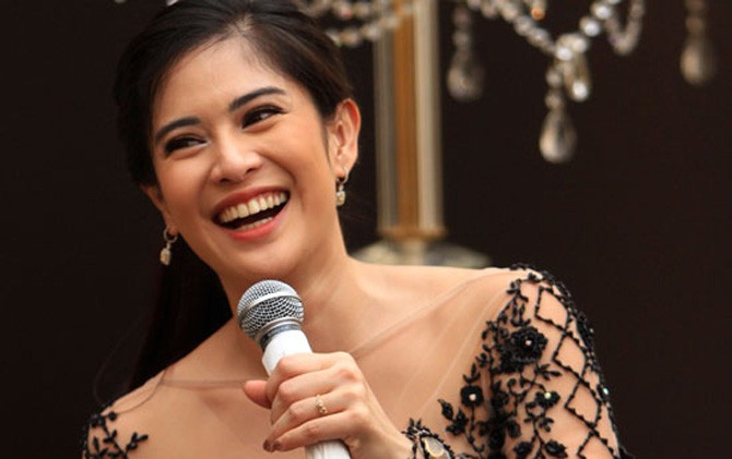 Dian Sastro Gandeng Reino Barack