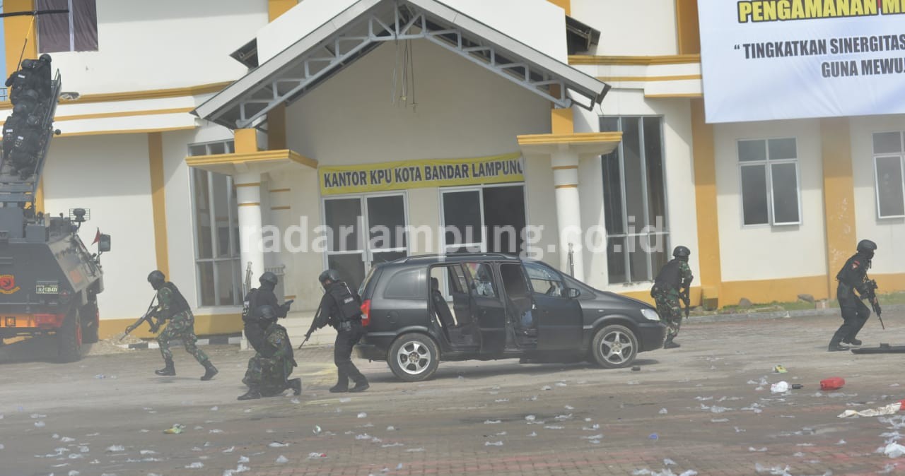 Teroris Sandera Kantor KPU Lampung