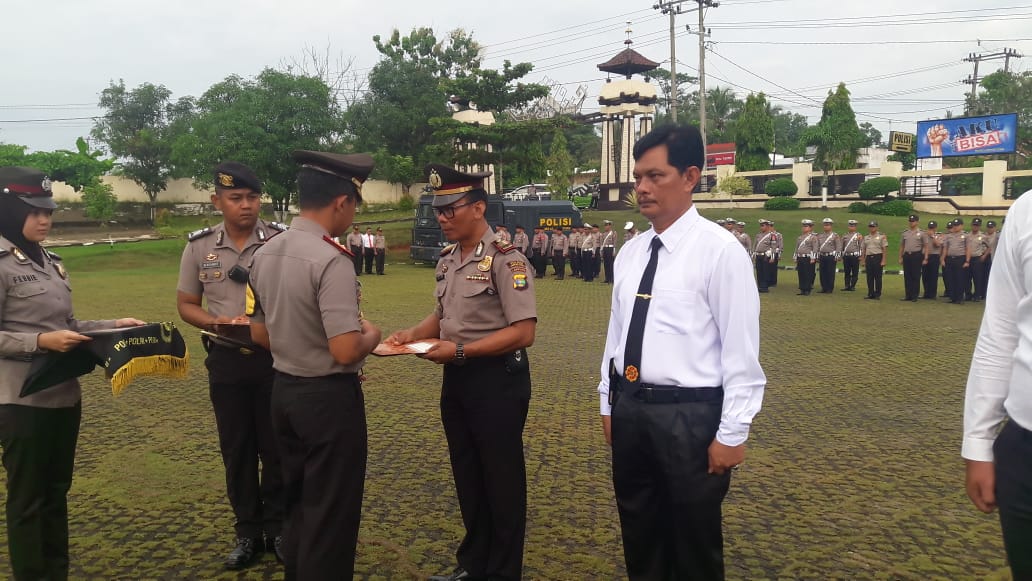 22 Personil Polres Lampura Diganjar Penghargaan