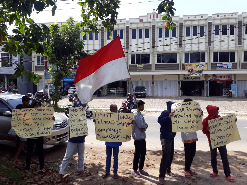 Demo Pelanggaran Caleg Ditunggangi, Massa Mengaku Dibayar Rp25 Ribu