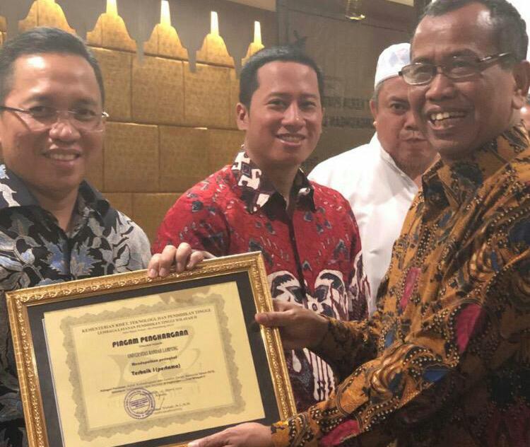 Kemenristekdikti Beri Penghargaan UBL dan Rektor Teknokrat