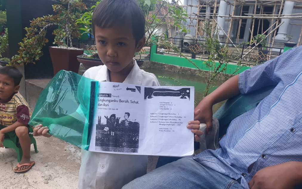 Kasihan, Siswa Ini Pulang Karena Belum Bayar Foto Kopi Buku