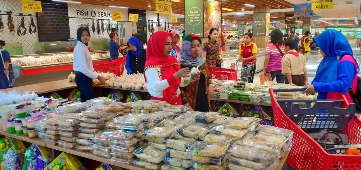 Chandra Sediakan Berbagai Menu Takjil dan Berbuka