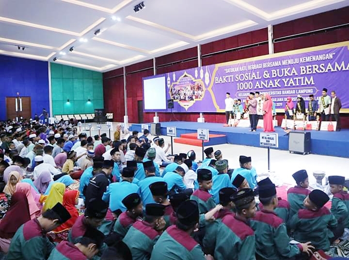 Keluarga Besar UBL Berbagi Dengan 1.000 Anak Yatim