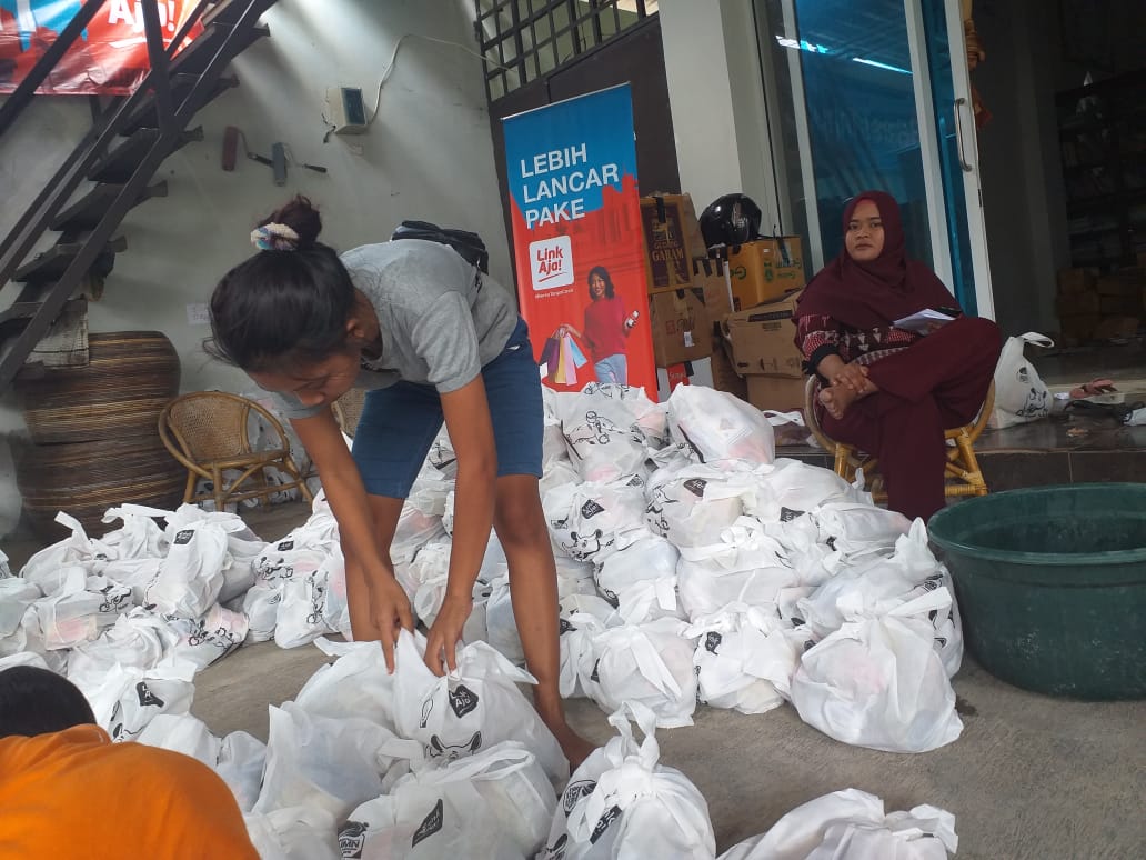 ACT Lampung-Telkomsel Sediakan 2.000 Paket Sembako Murah