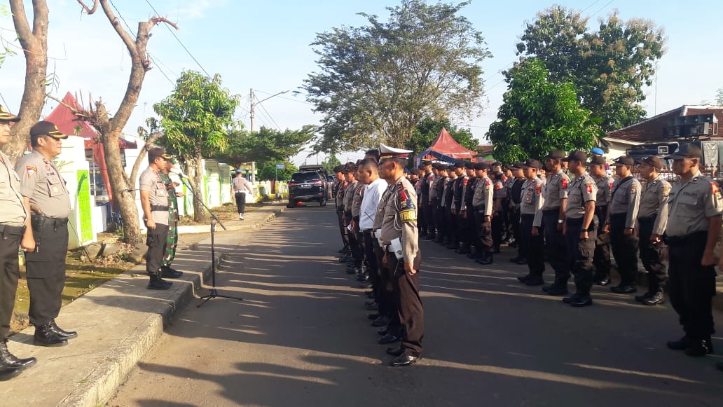 210 Personil Gabungan Amankan KPU Lampura