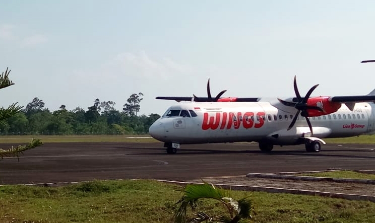 Wings Air Uji Coba Landasan Bandara M. Taufik Kiemas